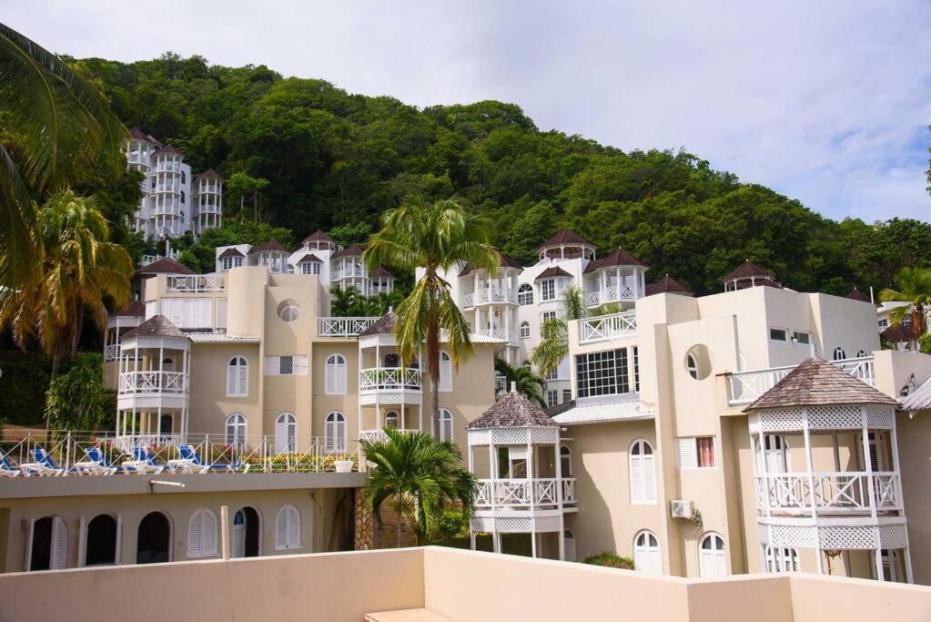 Czar'S Citadel-2 Bedroom Apt 23E At Columbus Heights Ocho Rios Bagian luar foto