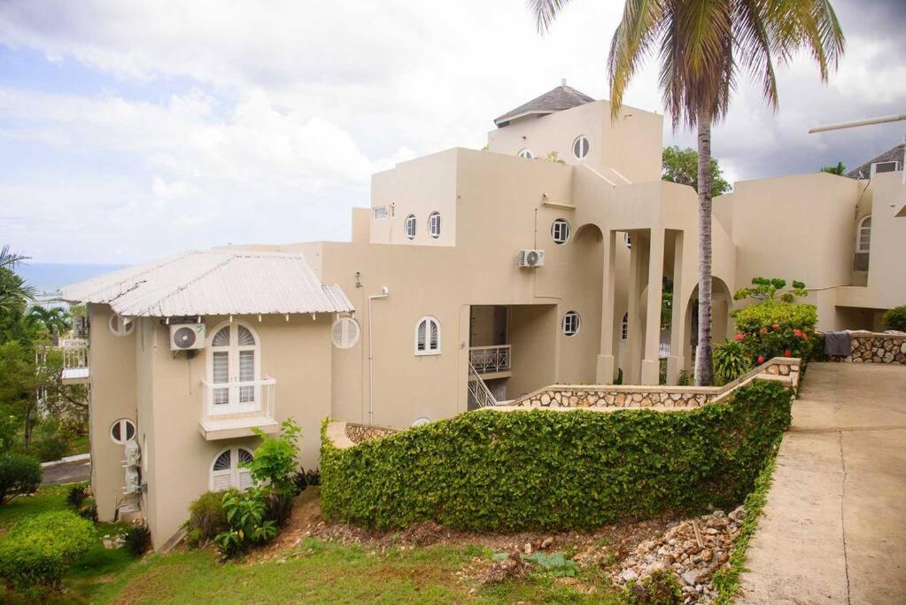 Czar'S Citadel-2 Bedroom Apt 23E At Columbus Heights Ocho Rios Bagian luar foto