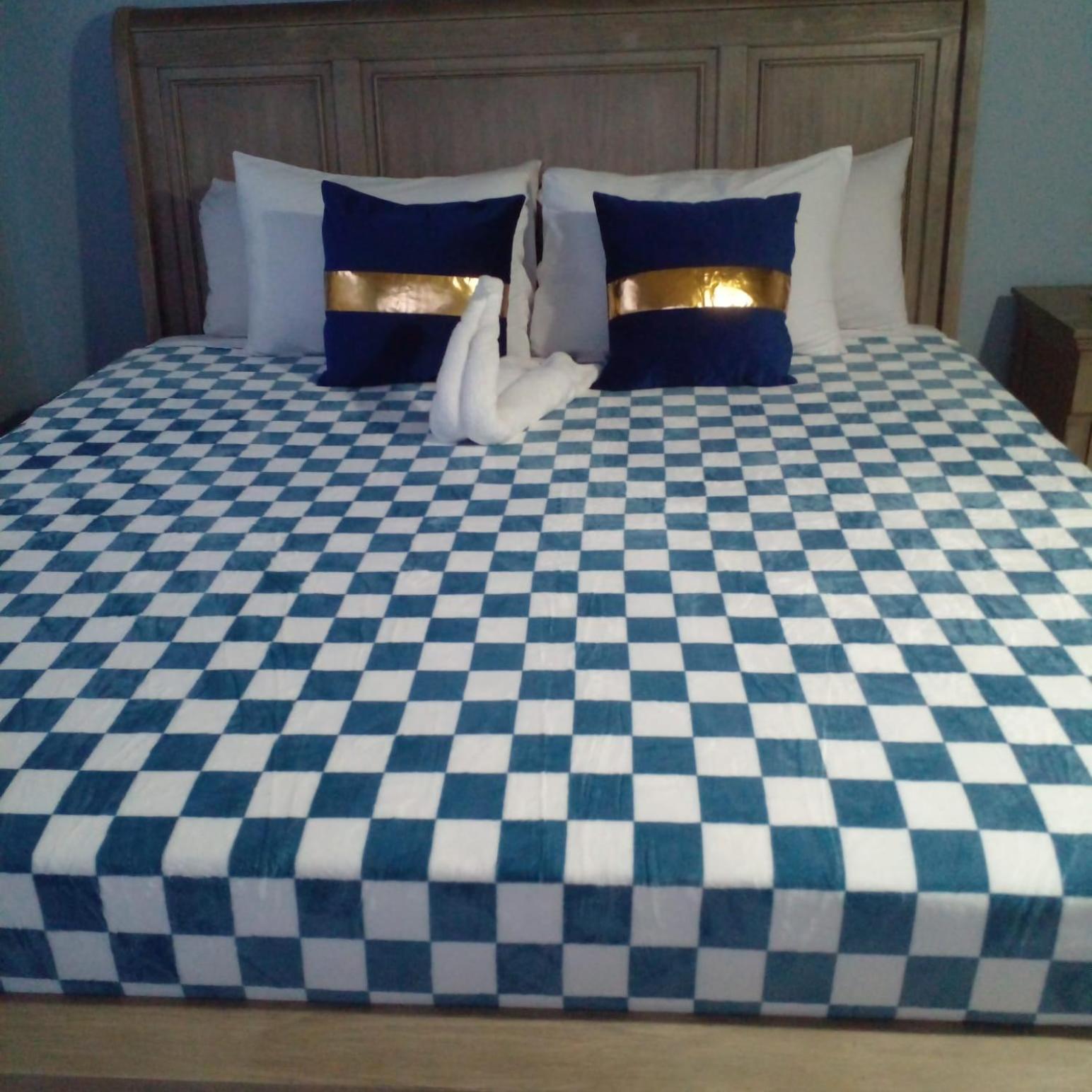 Czar'S Citadel-2 Bedroom Apt 23E At Columbus Heights Ocho Rios Bagian luar foto